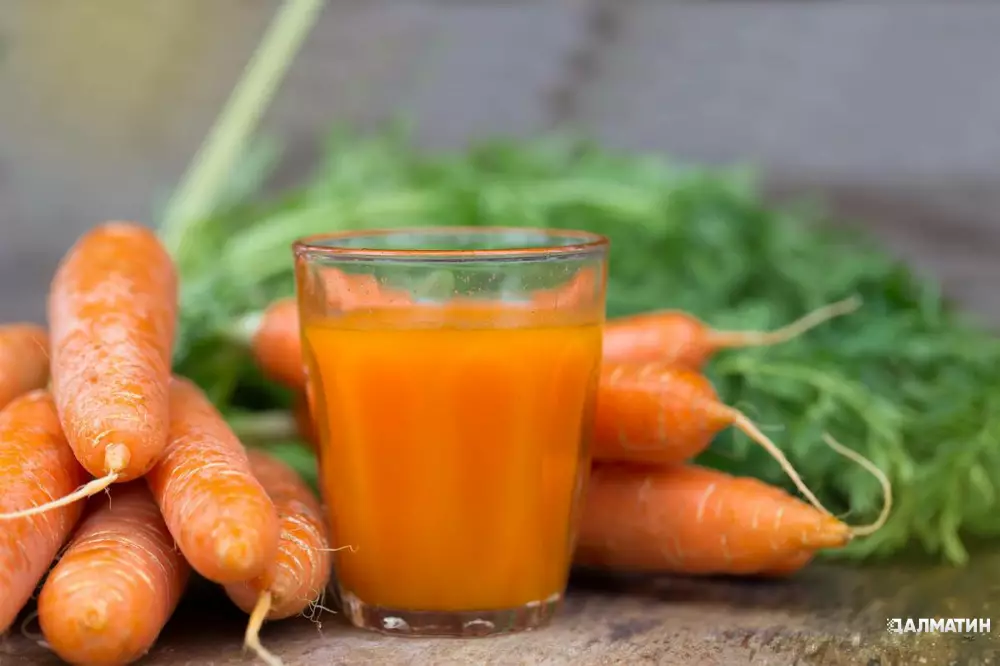 Морковь является эффективным средством для очищения почек и борьбы с хроническим воспалением и мочекаменной болезнью