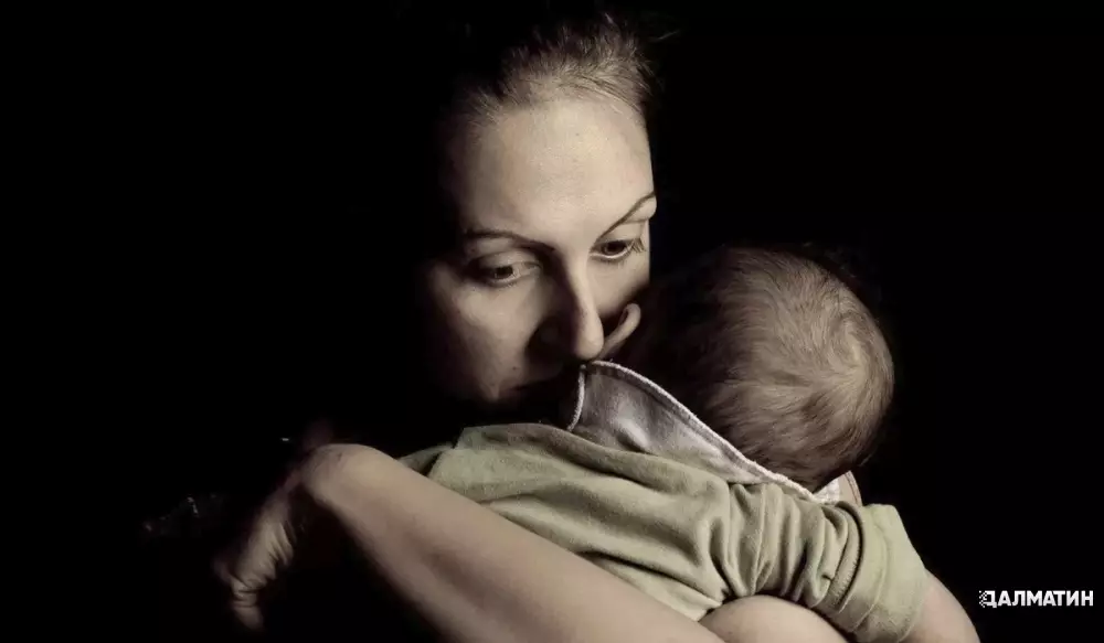 В России запретят увольнять матерей-одиночек: к чему это приведет