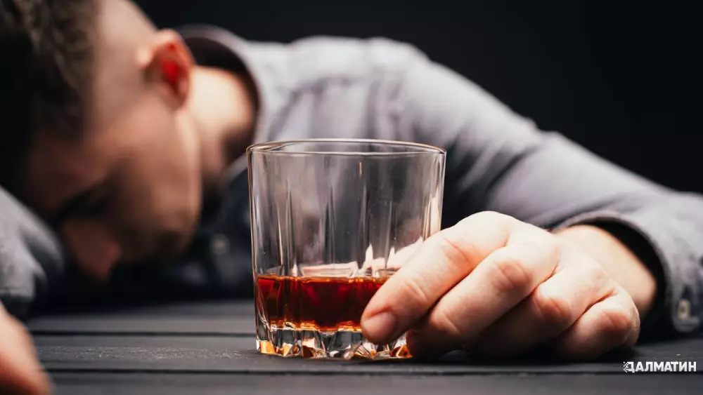 Врачи провели исследование, чтобы выяснить, почему с возрастом организм становится менее способным переносить алкоголь