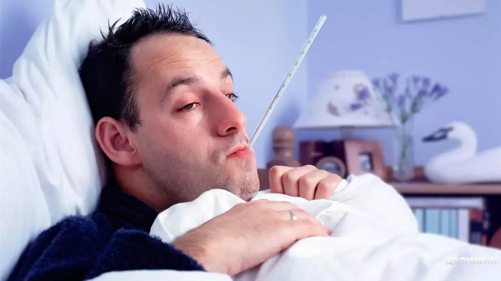 Научные исследования подтверждают, что мужчины действительно страдают от простуды сильнее женщин
