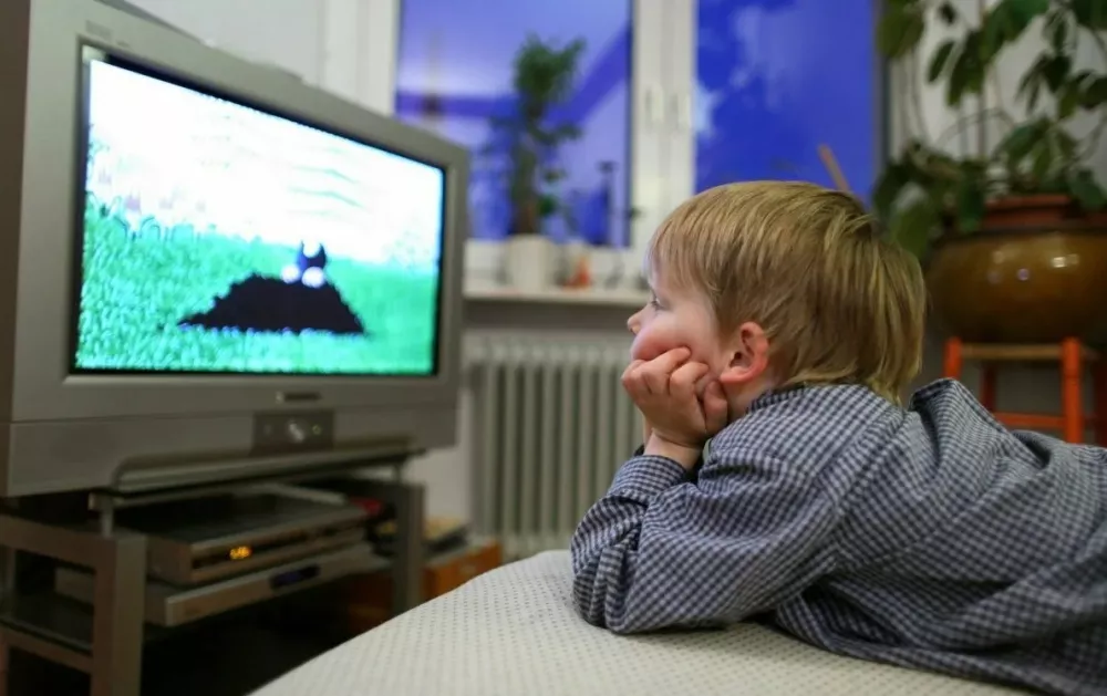 «Не сиди близко к телевизору — зрение угробишь!» — наверняка вы слышали это в детстве