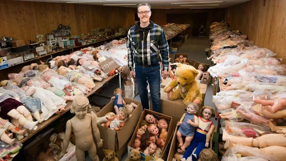 В Германии продают коллекцию из 2000 кукол времён социализма