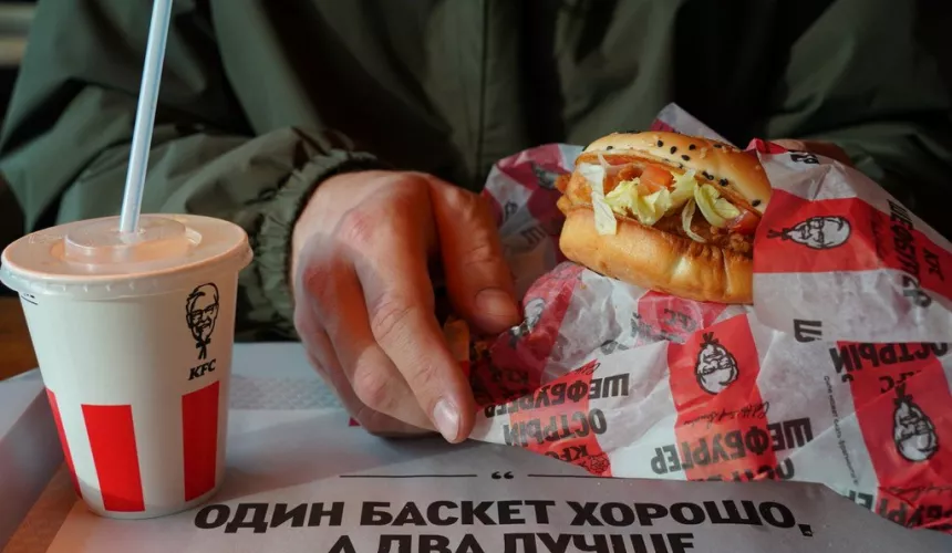 Сотрудник KFC шантажировал начальство ресторана видео с крысами, бегающими по кухне