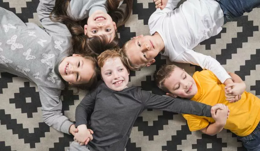 9 способов помочь ребенку завести друзей