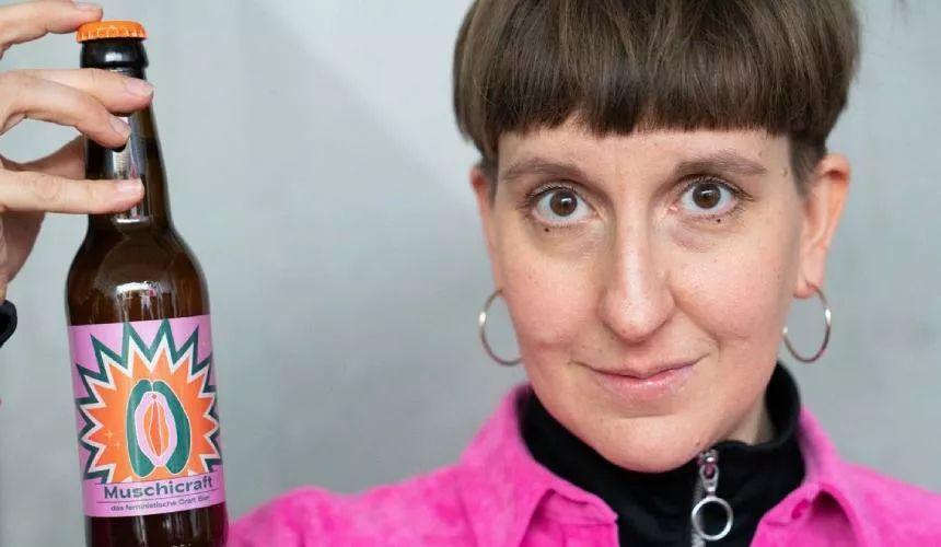 Феминистки из Германии выпустили пиво Muschicraft, на котором нарисована... вагина