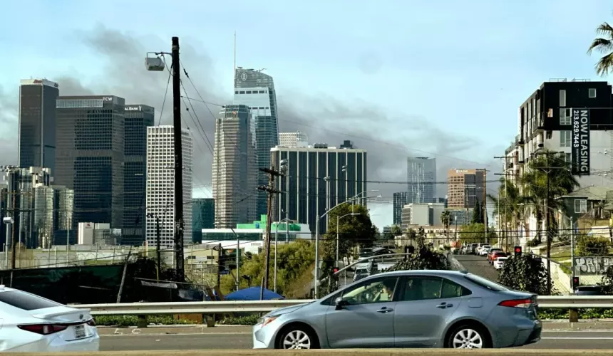Лос-Анджелес накрыло огромным облаком конопляного дыма после пожара на нелегальной ферме по выращиванию марихуаны