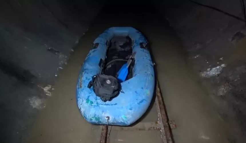 Омскому метро было назначено дополнительное охранное сопровождение, чтобы предотвратить катание на лодках