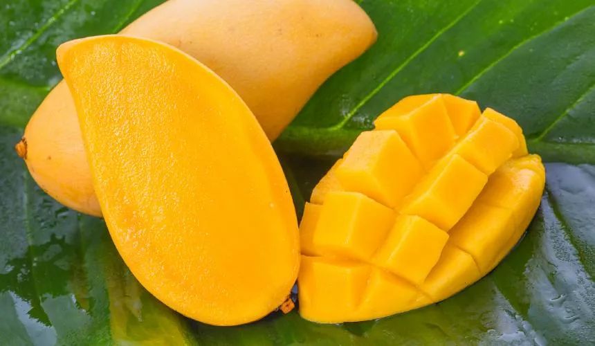 Вывоз манго из Таиланда хотят запретить: российские туристы вывозят его слишком много