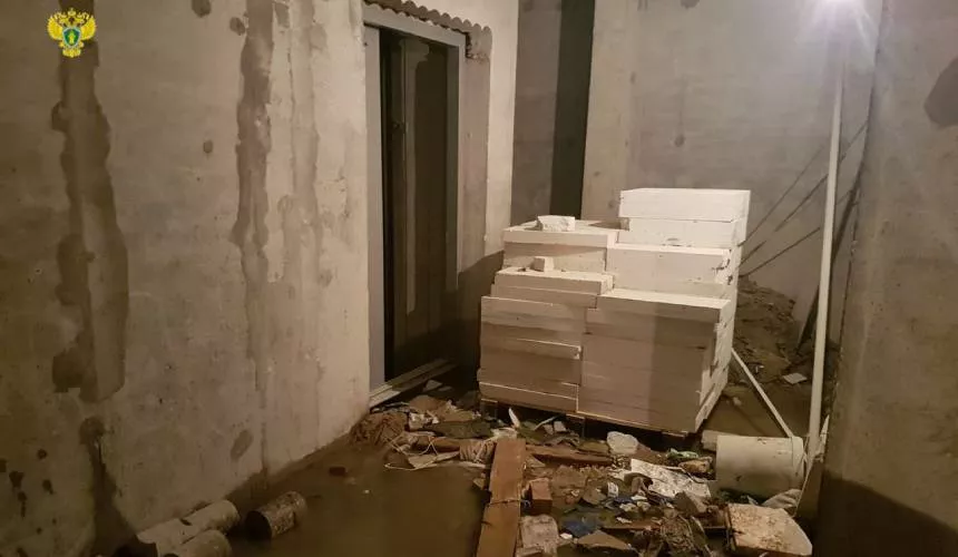 21-летний рабочий рухнул в шахту лифта в строящемся доме около метро "Речной вокзал" в Москве